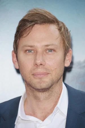Джимми Симпсон в роли Райан Холдер